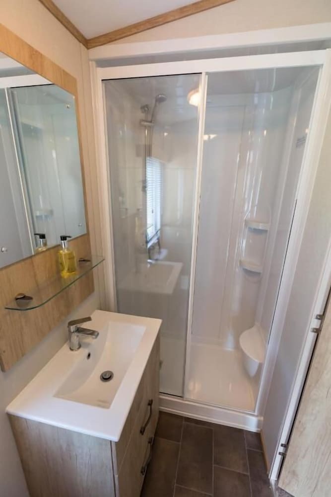 Rosedale Lakeside Lodge view 5