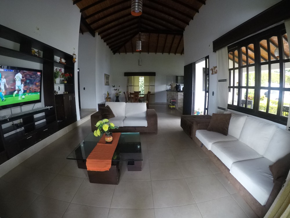 Mansion del Lago Calima - Property Image 7