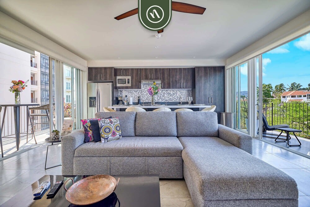 Centric 2BR Condo- Balcony - Rooftop Pool