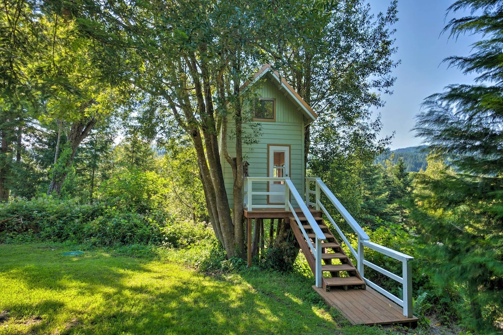 Quaint Riverside Reprieve w/ Kayaks + Floats! view 5