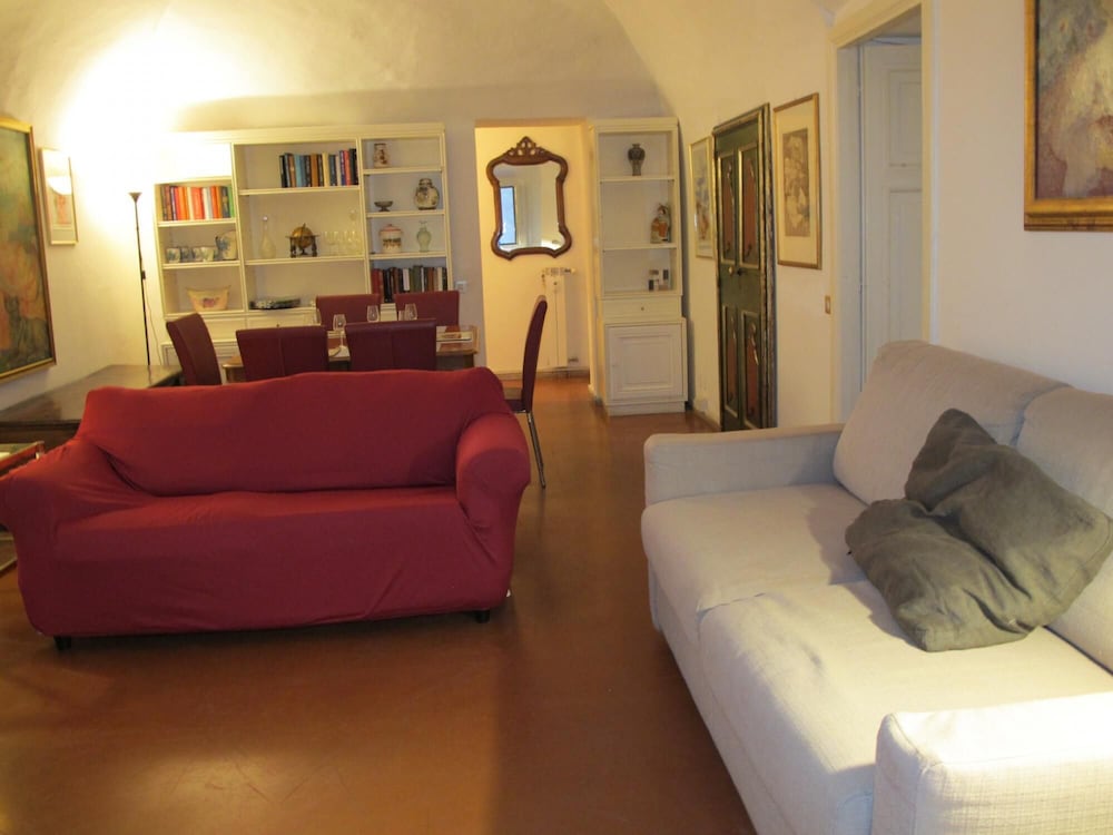 Aurora in Pantheon Apartment