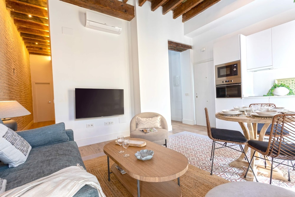 Cozy 2BD Apartment in Arenal Santas Patronas II