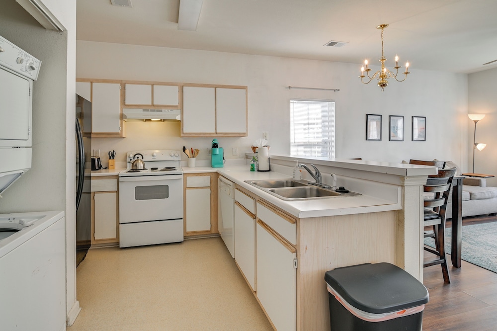 < 1 Mi to Golf: Condo w/ Balcony in Myrtle Beach!