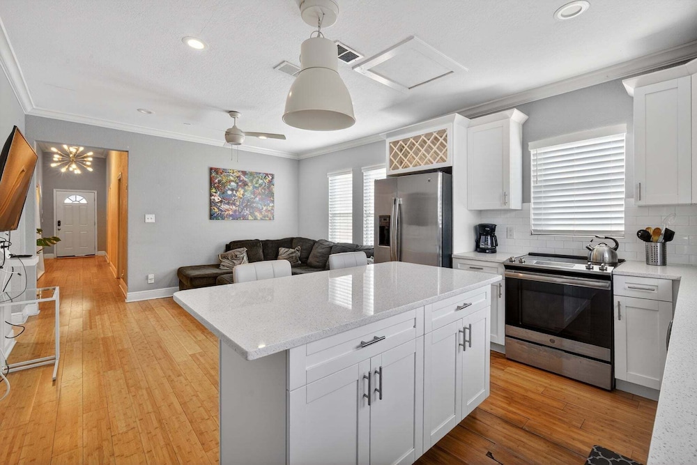 Modern Tampa Home Near Ybor And Downtown 3 Bedroom Home