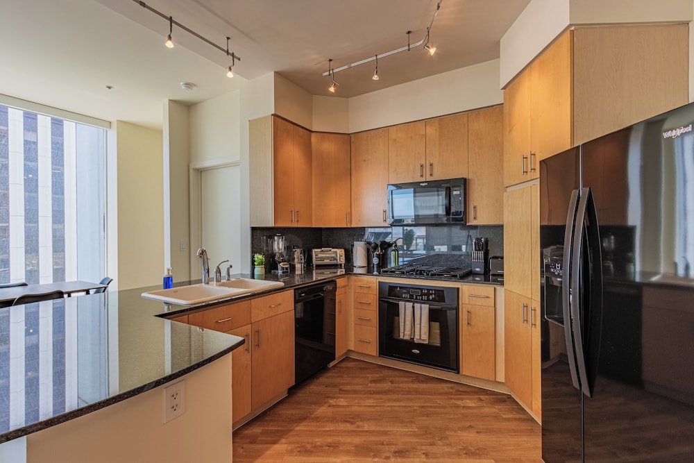 ROVE LIVING/KL - 44 Monroe