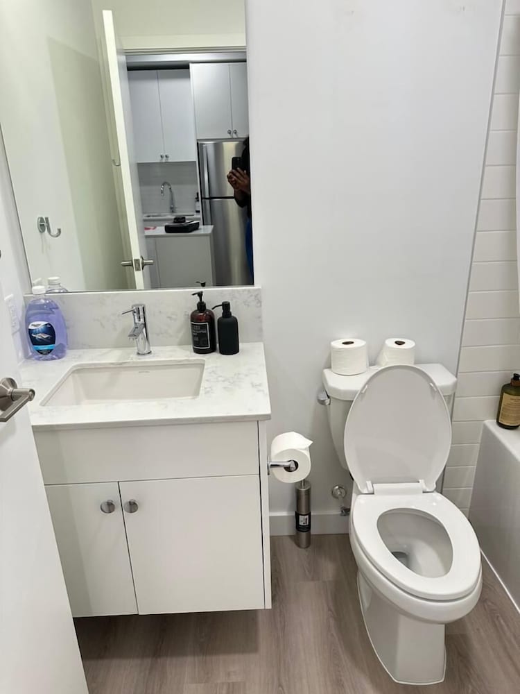 Chic Modern Condo in Downtown Calgary