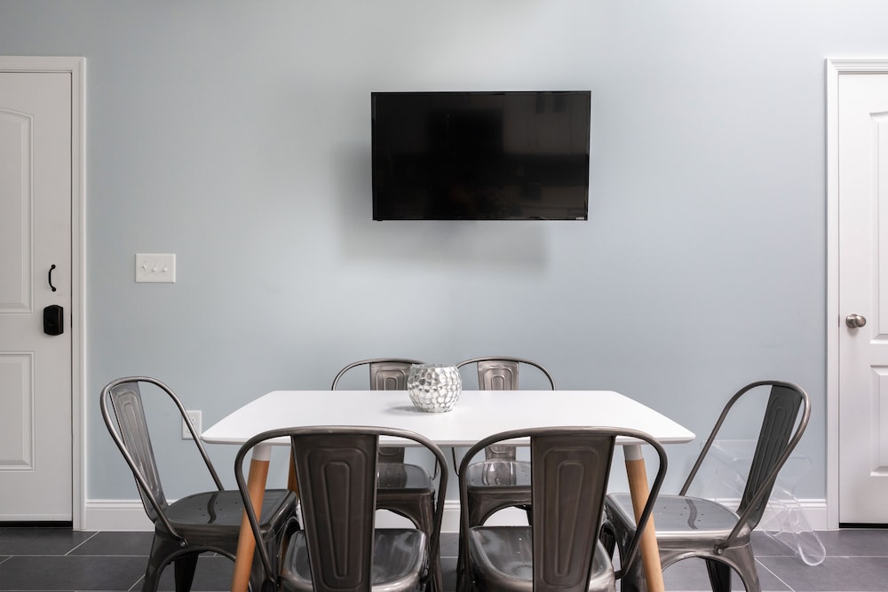 Giles Ave 6 Bedroom Gem in Jersey City, US