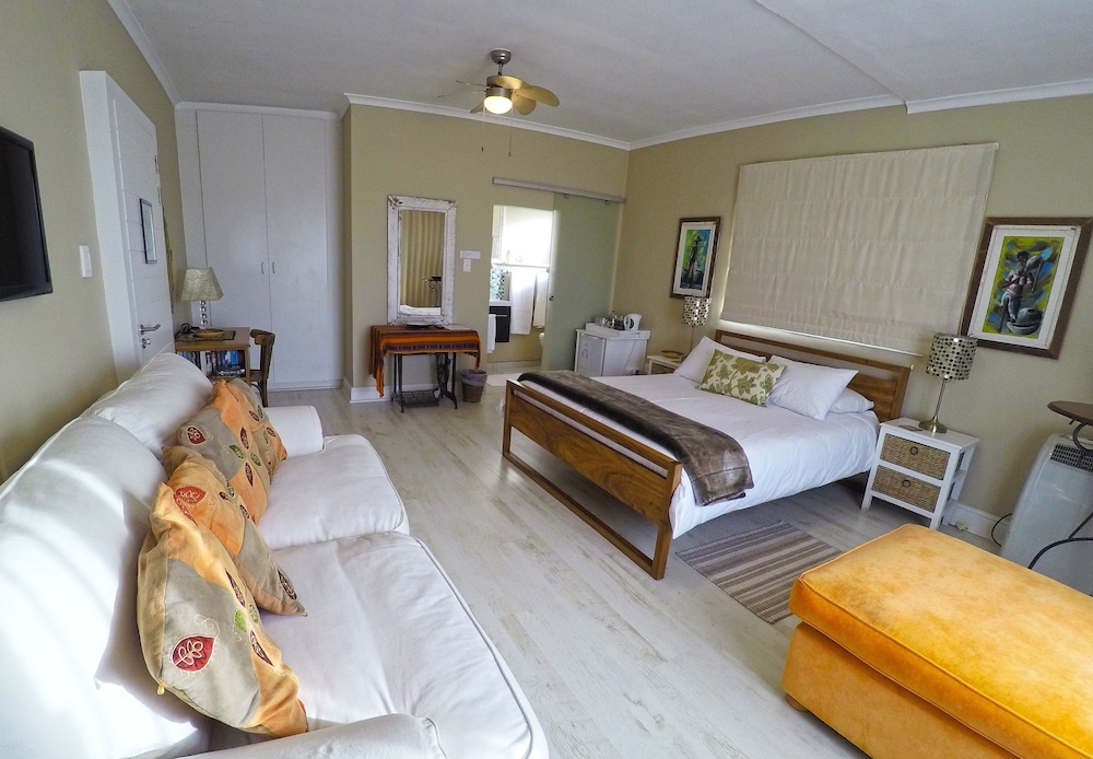Dolphin Inn Guest House