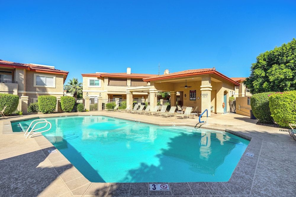 Hike & Golf! Townhouse w/ Resort Perks in PHX