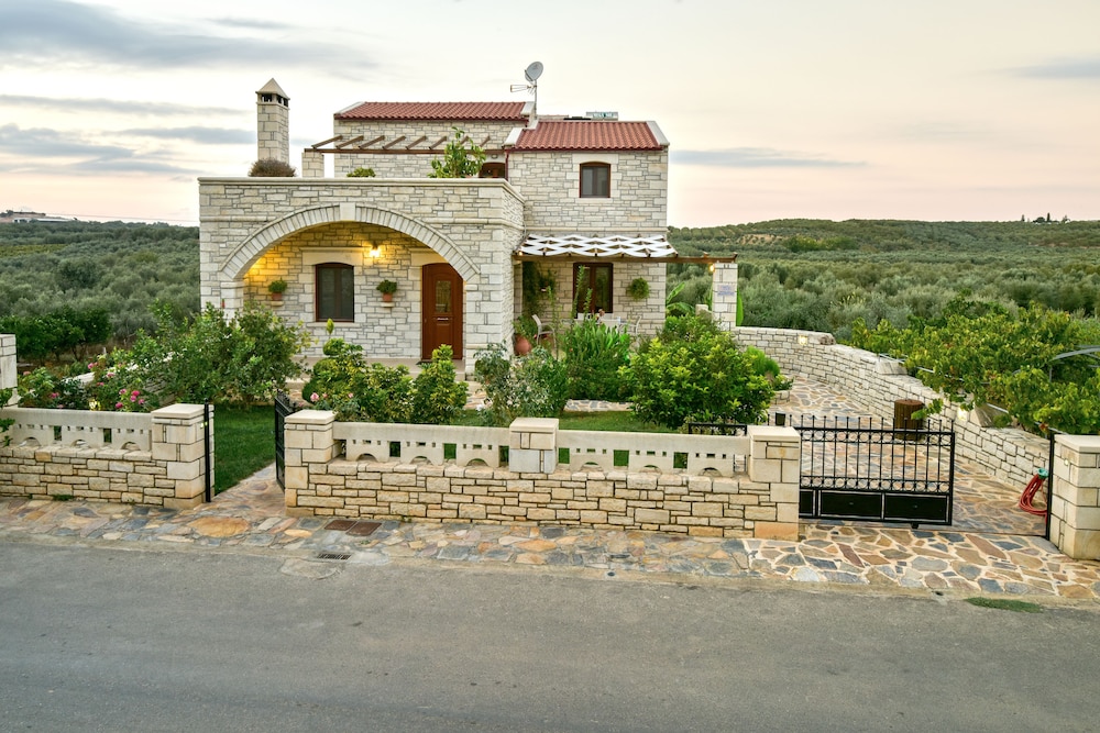 Villa Ahlades