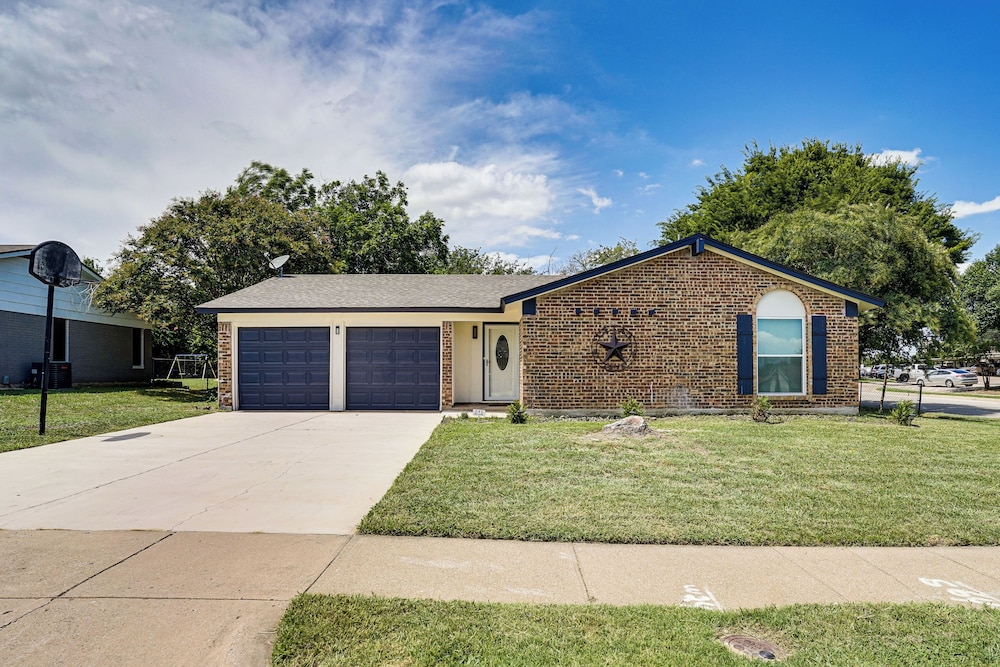 Family Home in Ft Worth Suburbs Near Benbrook Lake