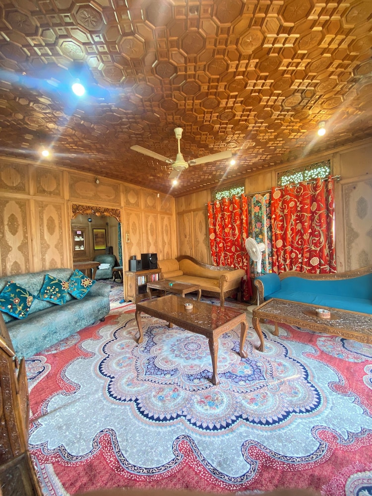 Houseboat Newheidi