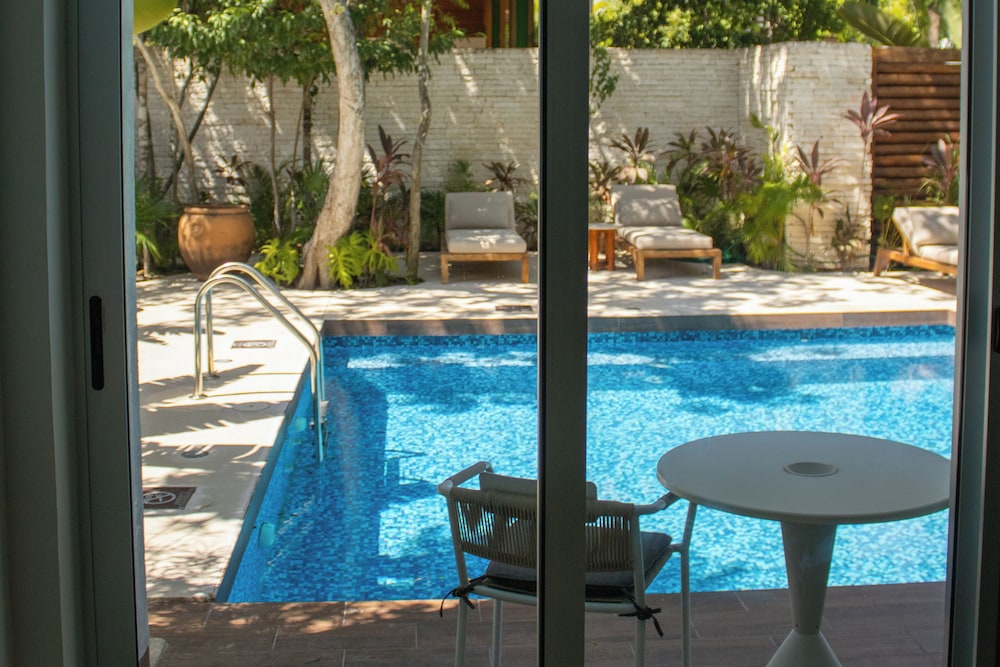 NHOA 111A 2BR Condo Pool access