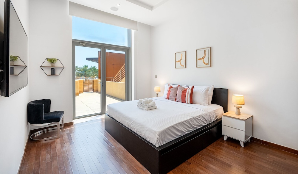 Exquisite 2BR w Exclusive Beach Access at the Palm