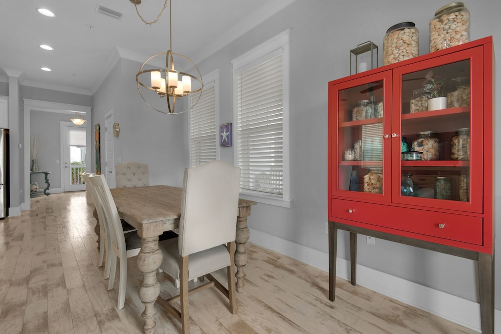 Southern Charm 4 Bedroom Home by RedAwning view 2