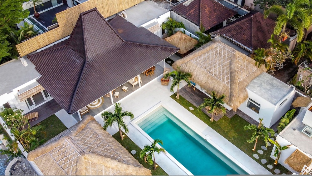 Villa Surga Blue by Alfred in Bali - Brand New 5 BR Pool Villa in the of Seminyak