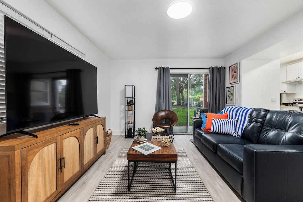 Cozy UF Condo Near Shands UF on Archer