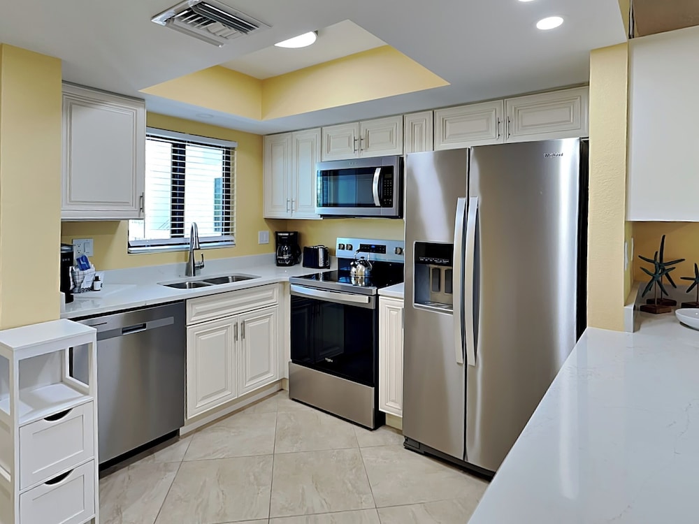 Seaside 2 by Distinctive Beach Rentals