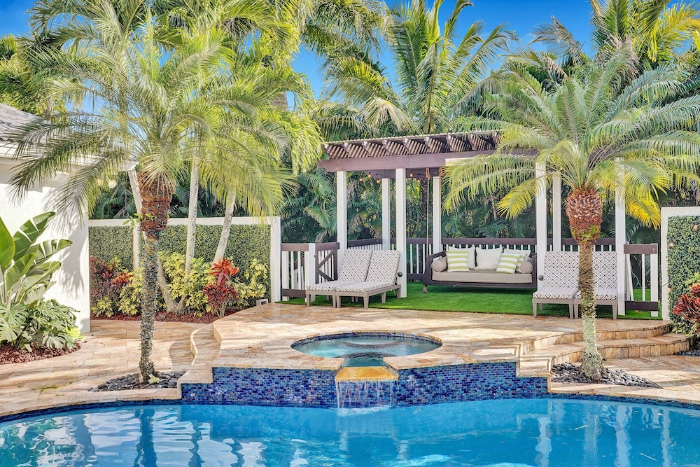 Sophia's Luxury Compound Resort w/ Heated Pool!