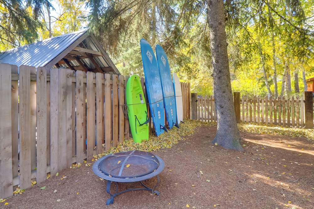 5 Mi to Whitefish Resort: Home w/ Shared Yard!