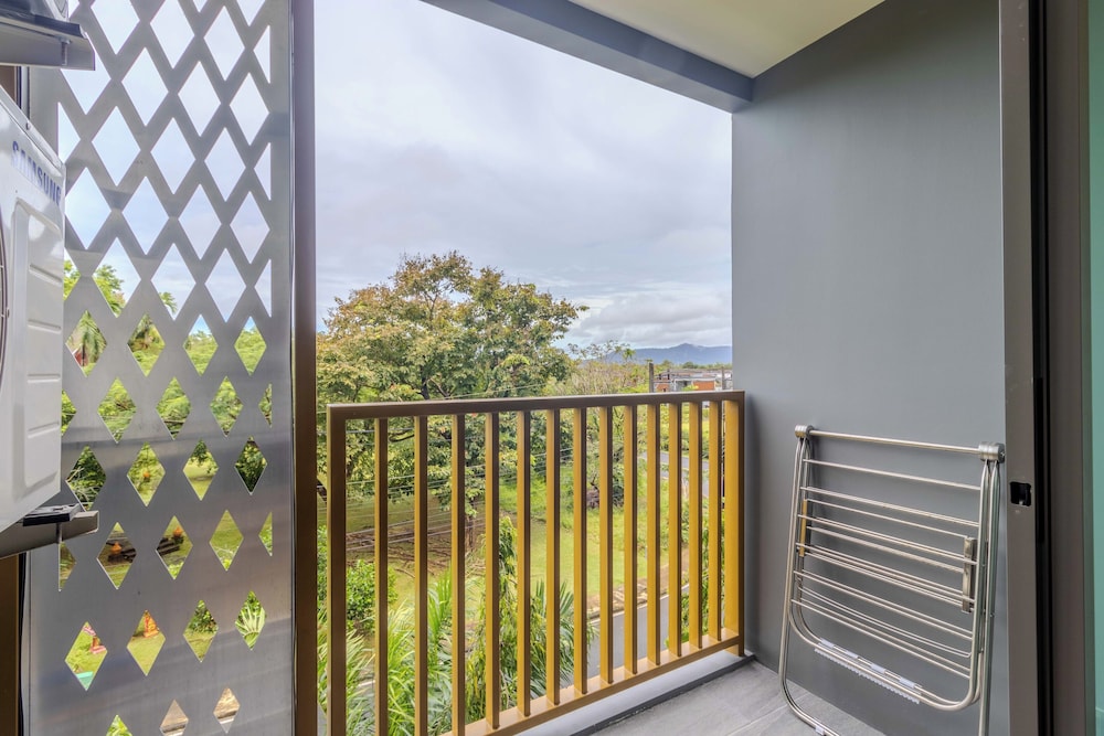 Prime Location 1BR Near Beach Club C240