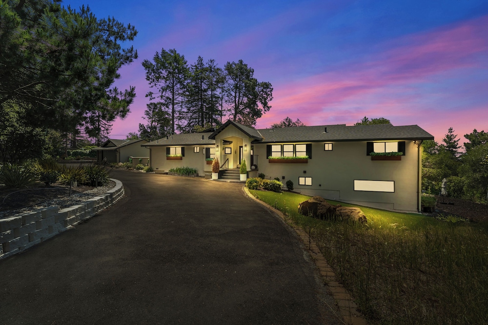 Oakland Hills Farmhouse Stunner + Game Room + Ac view 4