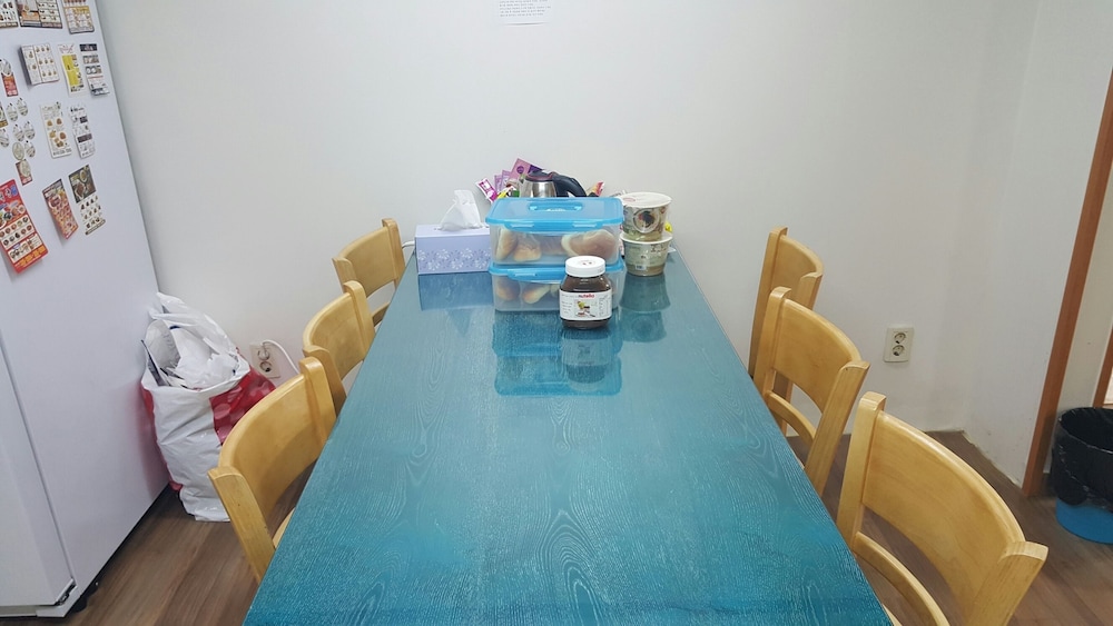 Happy Tree Guesthouse - Hostel