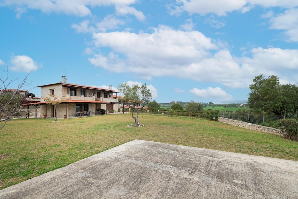 Artis Villa by Rentals Pro