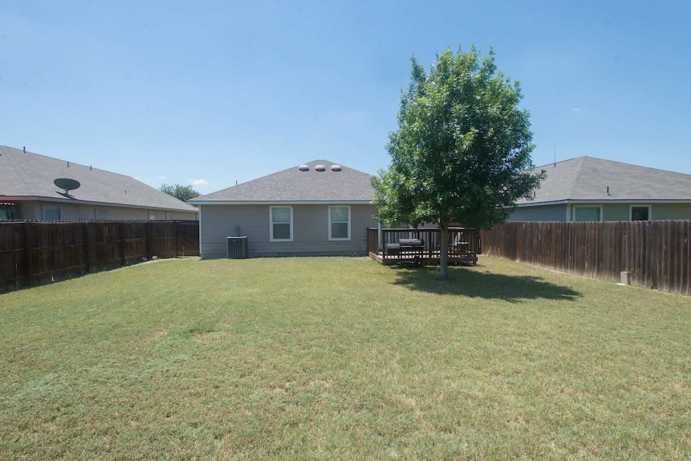 The San Antone Home for 6