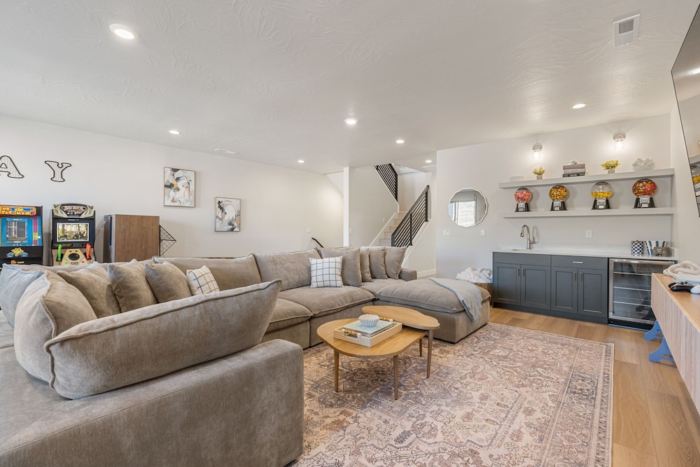 Sandy Cheeks 6 Bedroom Townhouse