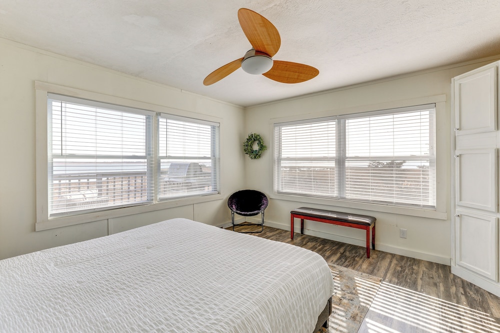11 Mi to Chincoteague: Atlantic Home w/ Decks!