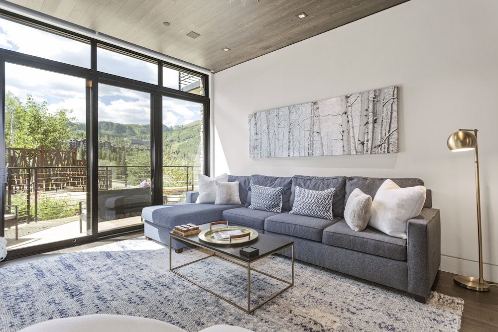 One Empire Pass Lodge at Deer Valley Resort - Two Bedroom Residence #105 2 Condo