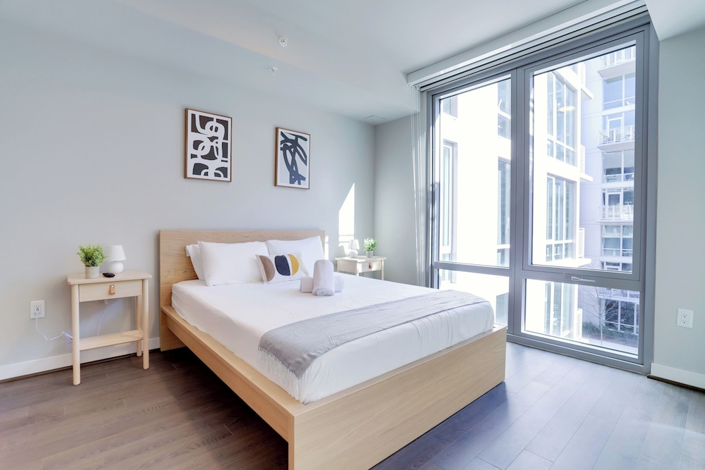 Bright Apartment with Great Amenities