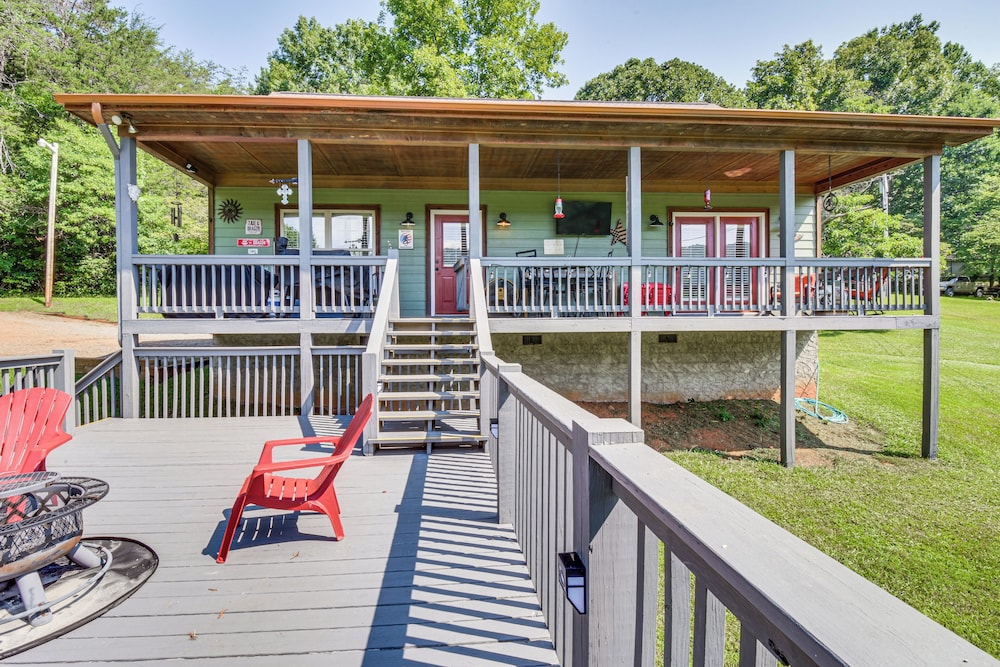 Hiawassee Cabin Near Lake Chatuge + AT Trailheads