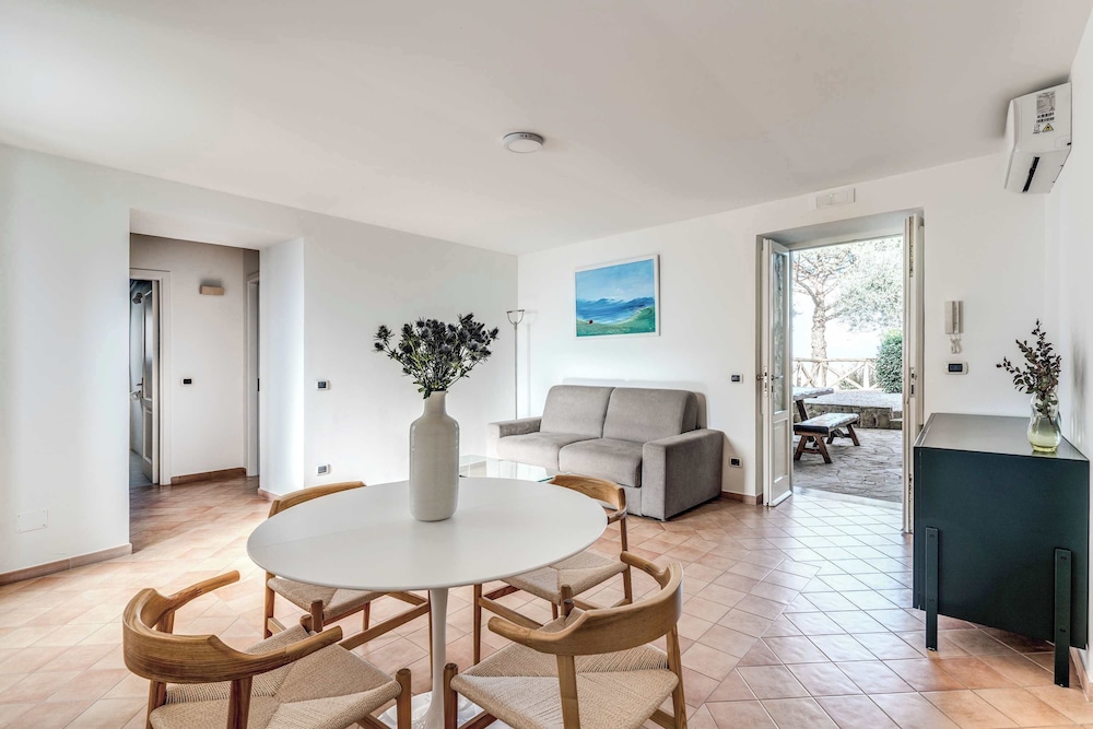 Giulia 3 Villa Apartment Shared Pool Sea Views