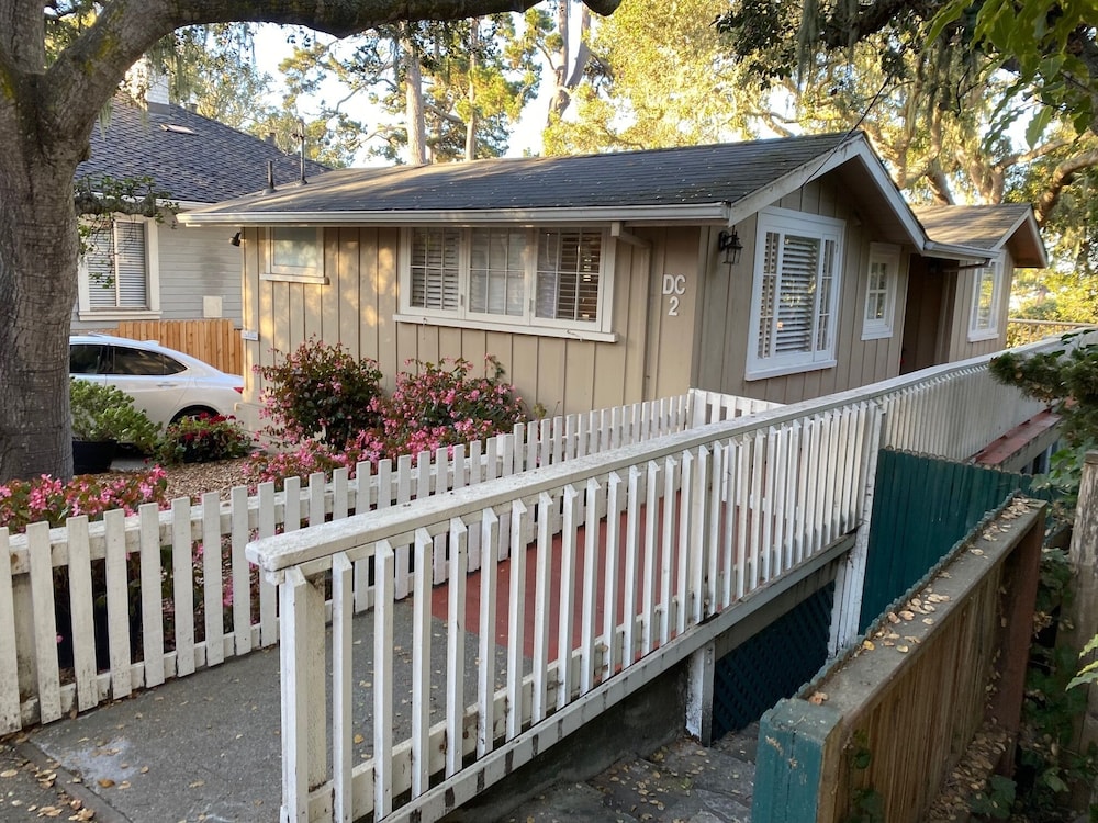 Carmel Dolores Cottages