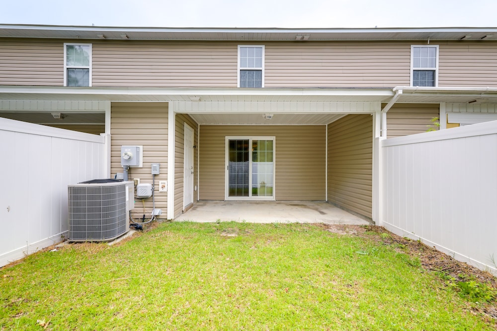 Havelock Home: Private Yard, 2 Mi to Cherry Point! view 2
