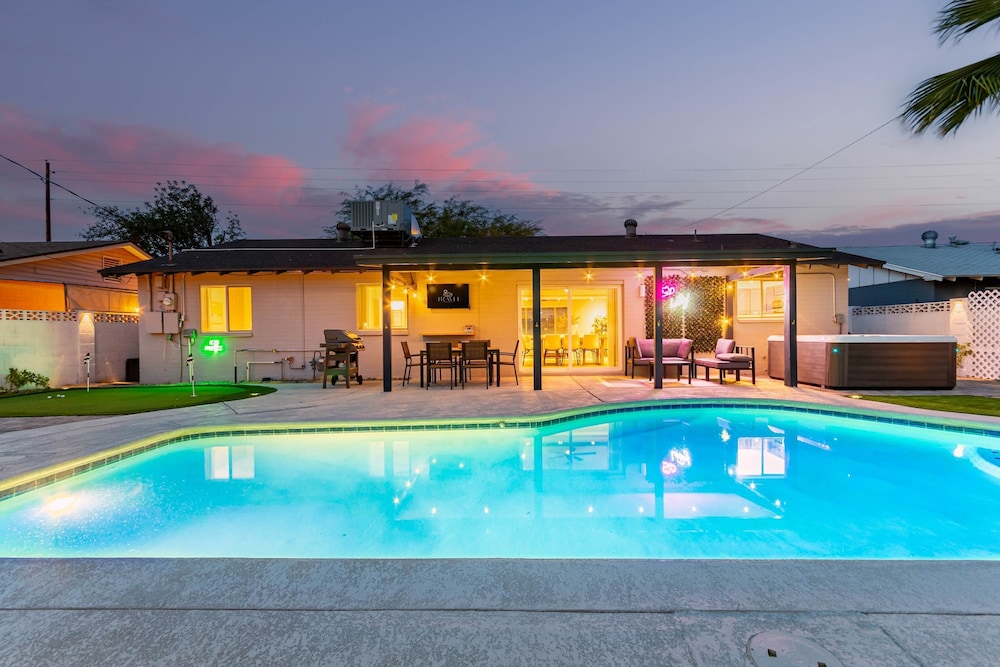 NEW The Mesquite Retreat on Oak Entertainers Oasis