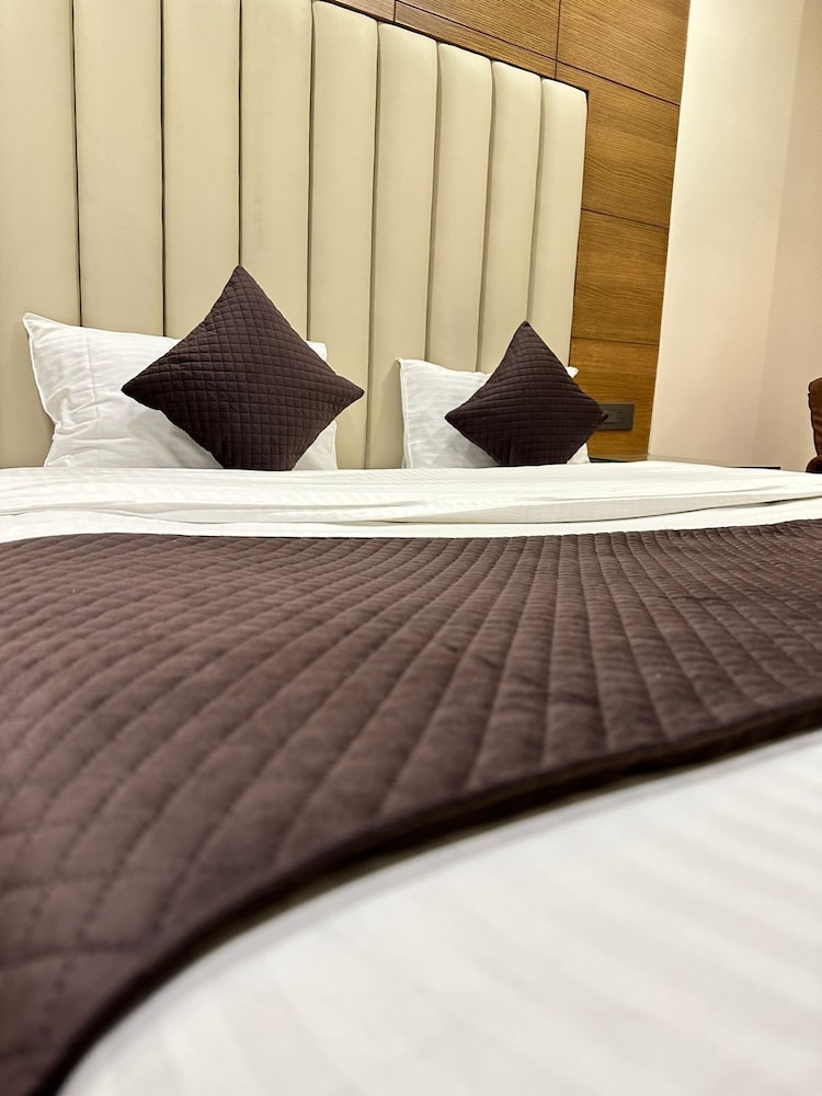 Hotel The Vijay Paradise