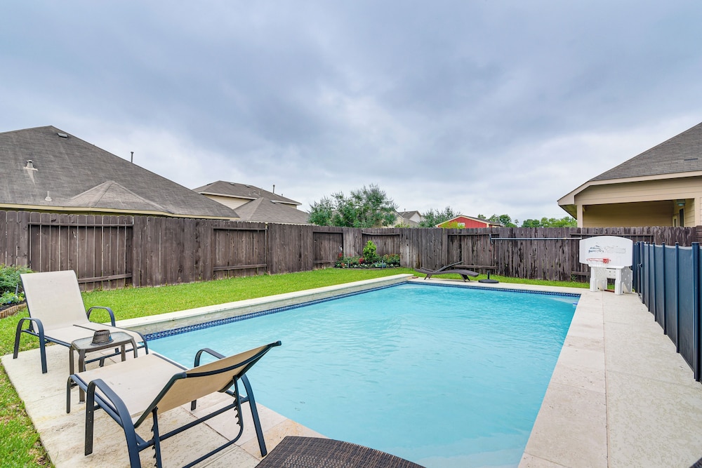 Miscellaneous Market Vacations - Modern Houston Home w/ Patio: 12 Mi to Downtown! - Property Image 1