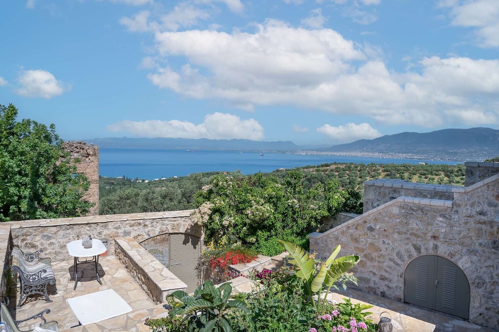 Niki s Tower - Majestic Seaview Stone Nest