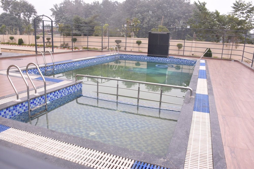 Solitaire Resort