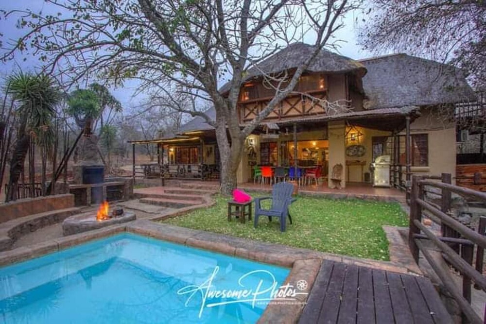 Villa - Sleeps 10 - Pool - Patio - Housekeeping