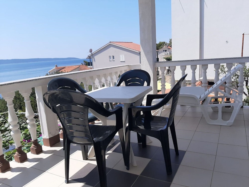 Comfy Holiday Home in Okrug Gornji near Trogir Center