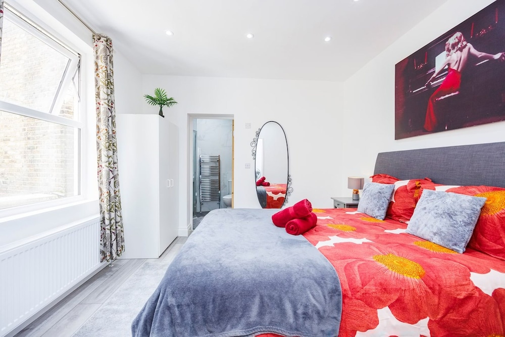 3 Bed 3 Bathroom Flat in Kensington A