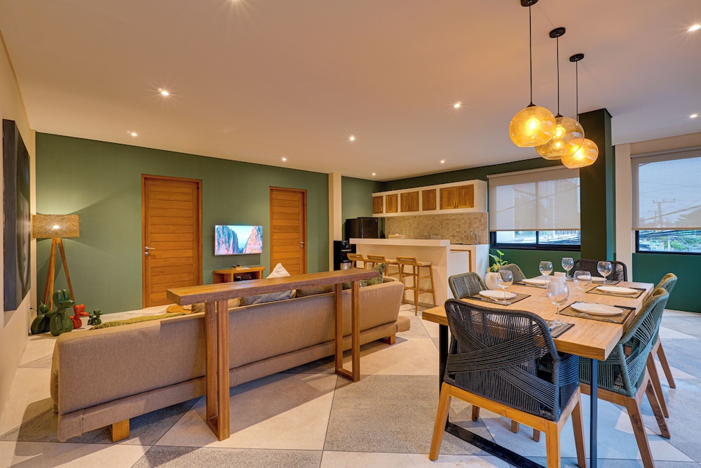 Stylish Canggu Apartment near Berawa Beach