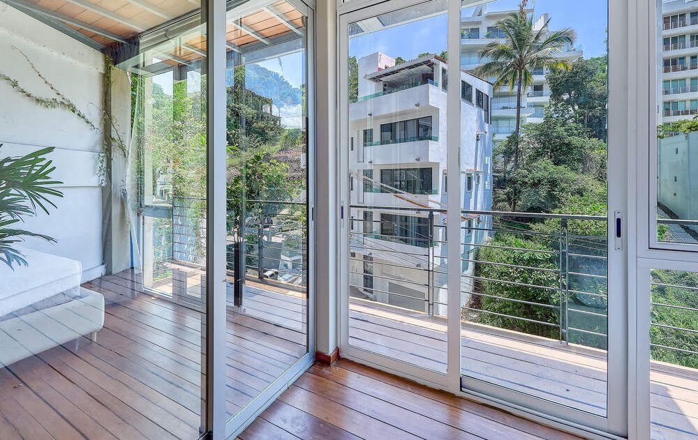 Ecofriendly 2BR Condo - Private Jacuzzi - Rooftop