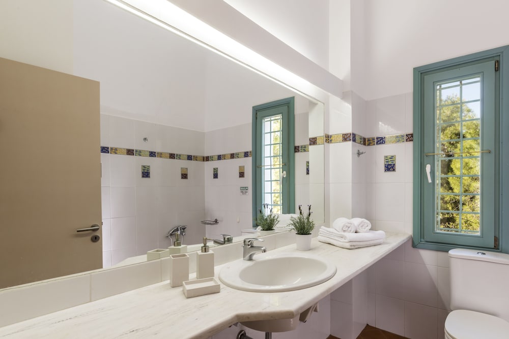 Electra Beachfront Villa