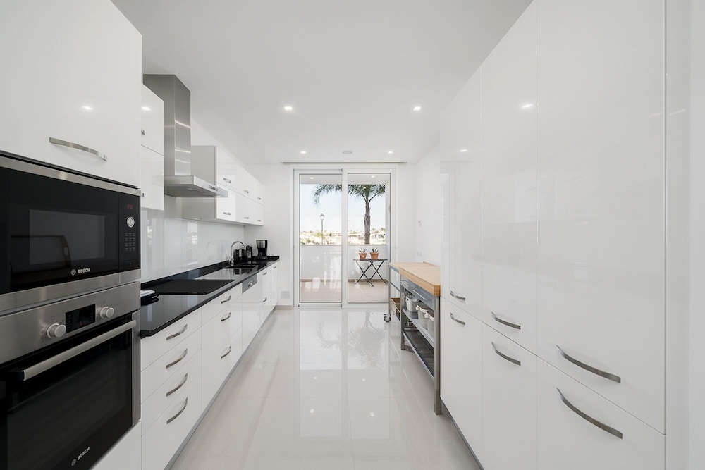 Luxury Spacious Lagos Apartment by Ideal Homes view 4