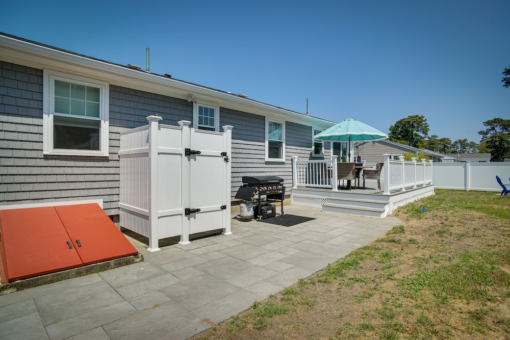 Newly Renovated Dennis Port Home: Close to Beaches